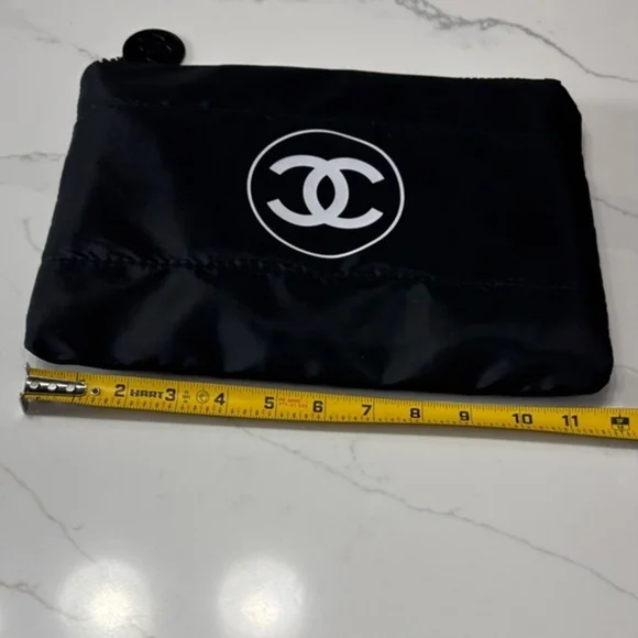 CHANEL Black Nylon CC Logo Zip Pouch Clutch Bag - Picture 2 of 7